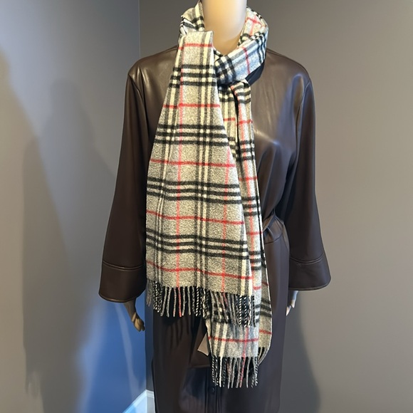 Burberry Nova Check a scarf - Picture 3 of 6